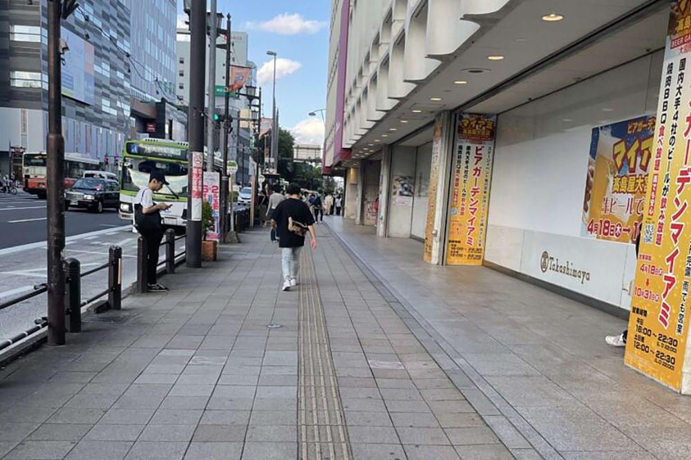 高島屋沿いを進みます