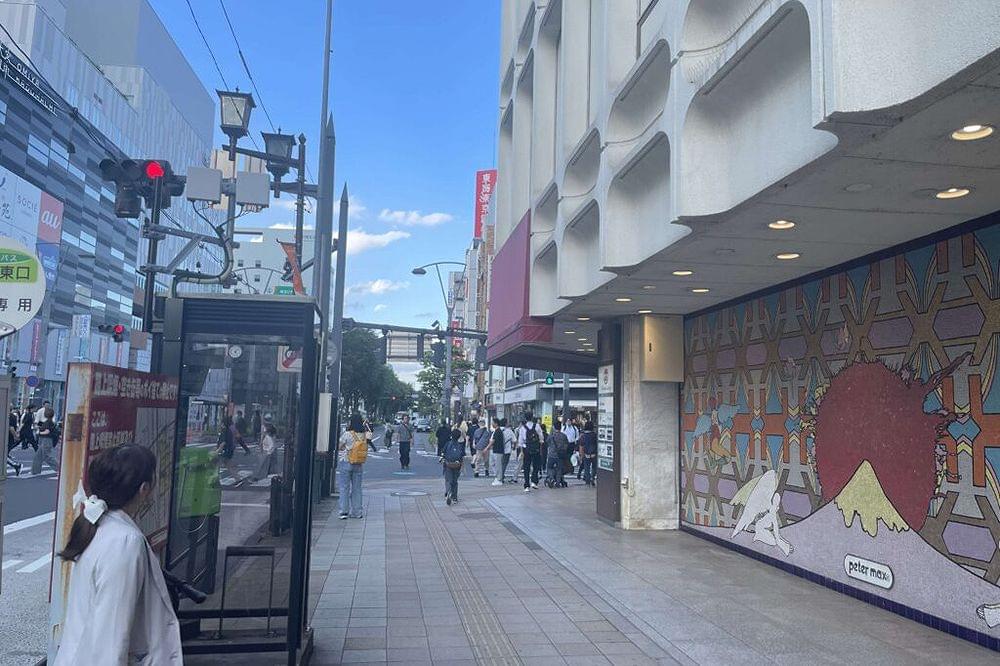 高島屋の角まで進んで右折します