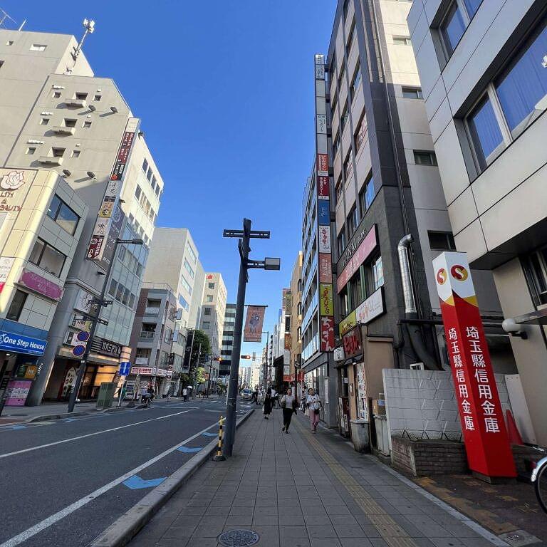 埼玉縣信用金庫を通り越す